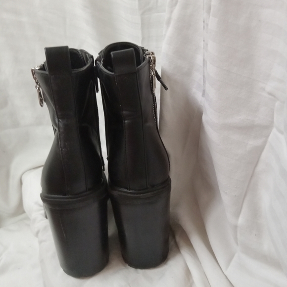 GBG LOS ANGELES Boots Black ,Faux Leather Zipper, 4" Chunky Heels Sz 8.5 - Picture 3 of 12
